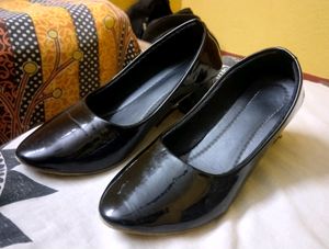 Black Glossy Formal Heels