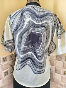 BOGO🎁Buy One Get 1 Free🎁L/XL V-Neck Top
