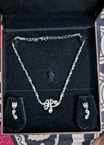 Elegant Diamond-Cut Necklace And Earrings Set