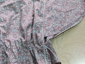 Floral print top! pretty and chic