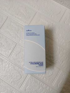 Isntree Hyaluronic Acid Toner