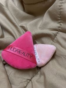 Huda Beauty Powder Puffs