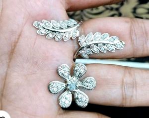 Double Finger AD Flower Leaf Ring adjustable One
