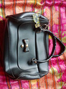Chic Black Handbag with Bow Detail
