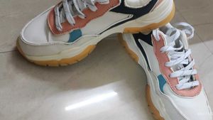 Mode By Redtape Sneakers