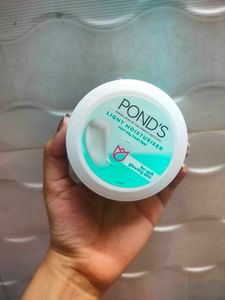 Ponds Light Weight Moisturizer 200ml