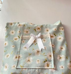 daisy print tote bag with lace detailing🌼