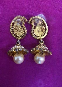Vintage gold tone earrings