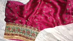 New Like Maroon Saare With Blouse(Size:-30).   Fall And Pico Done, Used It Like 1/2 Times With Absolutely No Defect 😊                                   ↙️