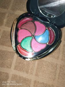 Makeup Kit (Eyeshadow,Powder,Lip Gloss)