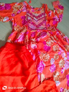 Women Naira Cut Kurti With Pant Set
