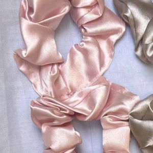 🌱Pastel Colored Satin Scrunchies - Brand New 🍃