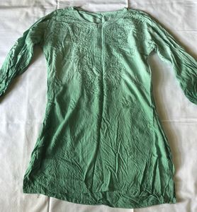 OMBRE GREEN EMBROIDERED KURTI🪷