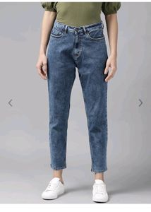 Boyfriend Fit Light Fade Cropped Jeans
