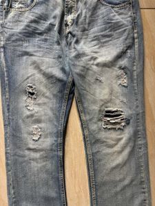 LOOSE FIT JEANS