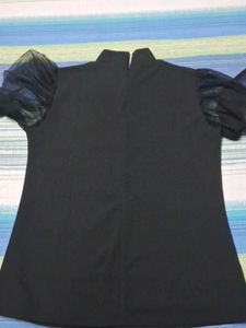 New Puffed Sleeve Black Top