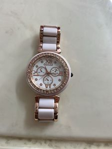 Elegant Women's Rose Gold & White GUCCI Watch