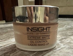 Insight Extreme Matte Foundation