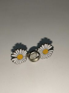 🌼Viral Daisy Jeans Tightening Clip🌼