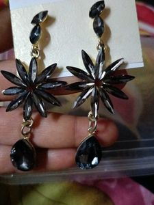 Ad Earrings (Black)