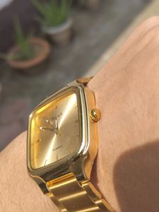 Beautiful Golden SONA watch
