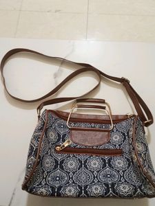 Stylish Sling Bag With 3 Pockets