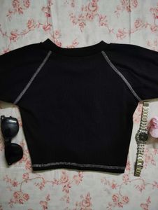 Ribbed Graphic Crop Top