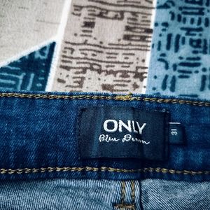 Women Blue Flared High Rise Clean Look Jeans