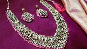 Elegant Antique Gold Necklace Set