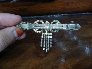 Dazzle Drop Back Hair Pin ~ Ruby 🤍