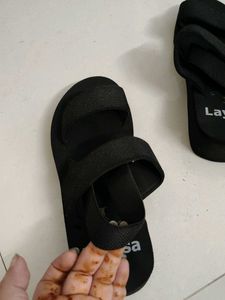 Layasa Black Flip Flops - Size 6-7