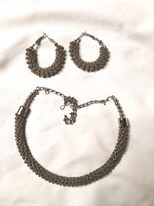 SILVER CHOKER WITH EARRINGS