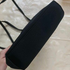 🆕 Black Handbag