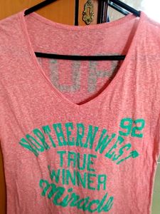 V-neck T-shirt Coral Colour