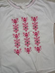 🤩 Embroidered Top