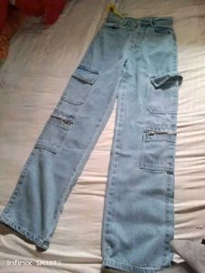 Trendy Y2K Light Wash Baggy Cargo Jeans