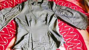 Gray Pleated Long Sleeve Blouse Fitted In The Wais