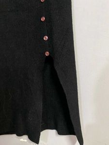 Chic Black Ribbed Knit Long Skirt with Slit