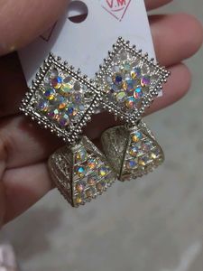 Oxidized Earring With Stone
