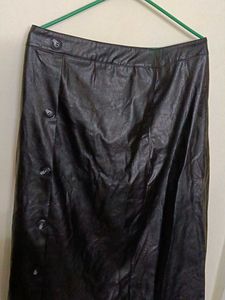 BLACK LEATHER SKIRT