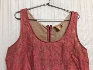 H&amp;M Sleevless Lace Top