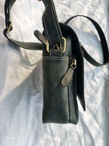 LEATHER SLING BAG