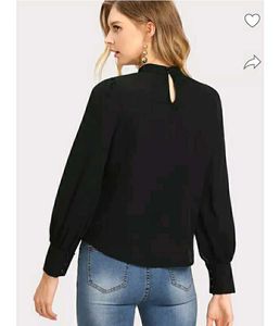 Women&#39;s Black Top