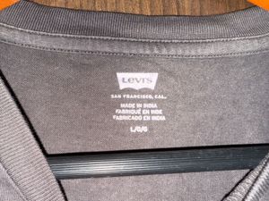 Levi&#39;s Graphic Tee.