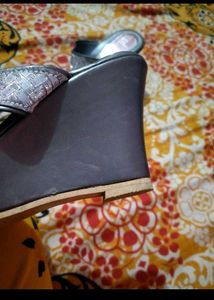 Very Stylish Dress With Sendal