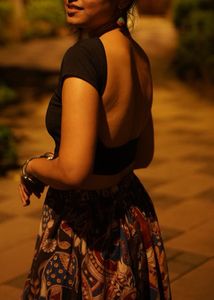 Chic Open-Back Essential Crop Top