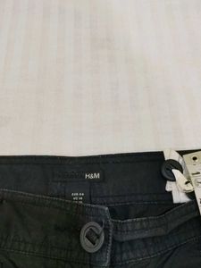 H&amp;M Black Capri Pants