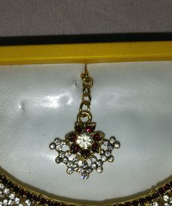 An Artificial Diamond Necklace