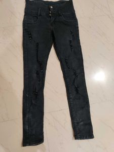 Stylish Black Ripped Jeans – Well-Maintained