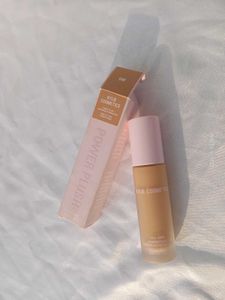 Kylie Cosmetics Power Plush Long wear Foundation